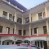 Mobil Inafis Polres Cirebon Kota tengah terparkir di area hotel di Jalan Suryadinaya Utara, Kelurahan Pekiring
