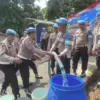 HUT ke-24 Propam Polri. Di Kota Salatiga, bantuan air bersih disalurkan kepada warga di sejumlah wilayah Kelur