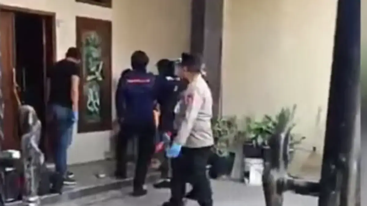 TIM PUSLABFOR dan Inafis melakukan olah TKP lanjutaPuslabfor Olah TKP Rumah Korban, Polisi Cari Bukti Barun di