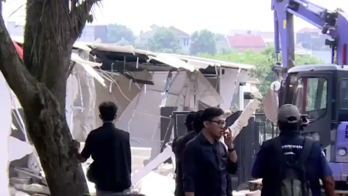 Komisi XIII DPR RI bersama Kementerian Imigrasi dan Pemasyarakatan membongkar 10 bangunan tak berizin di lingk