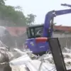 Komisi XIII DPR RI bersama Kementerian Imigrasi dan Pemasyarakatan membongkar 10 bangunan tak berizin di lingk
