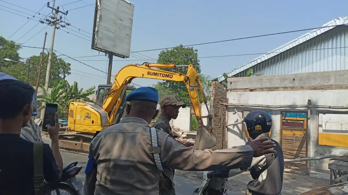 Ratusan Bangunan Liar dan PKL di Sepanjang Jalan Pangeran Antasari Cirebon Ditertibkan Dok. DISKOMINFO KABUPATEN CIREBON