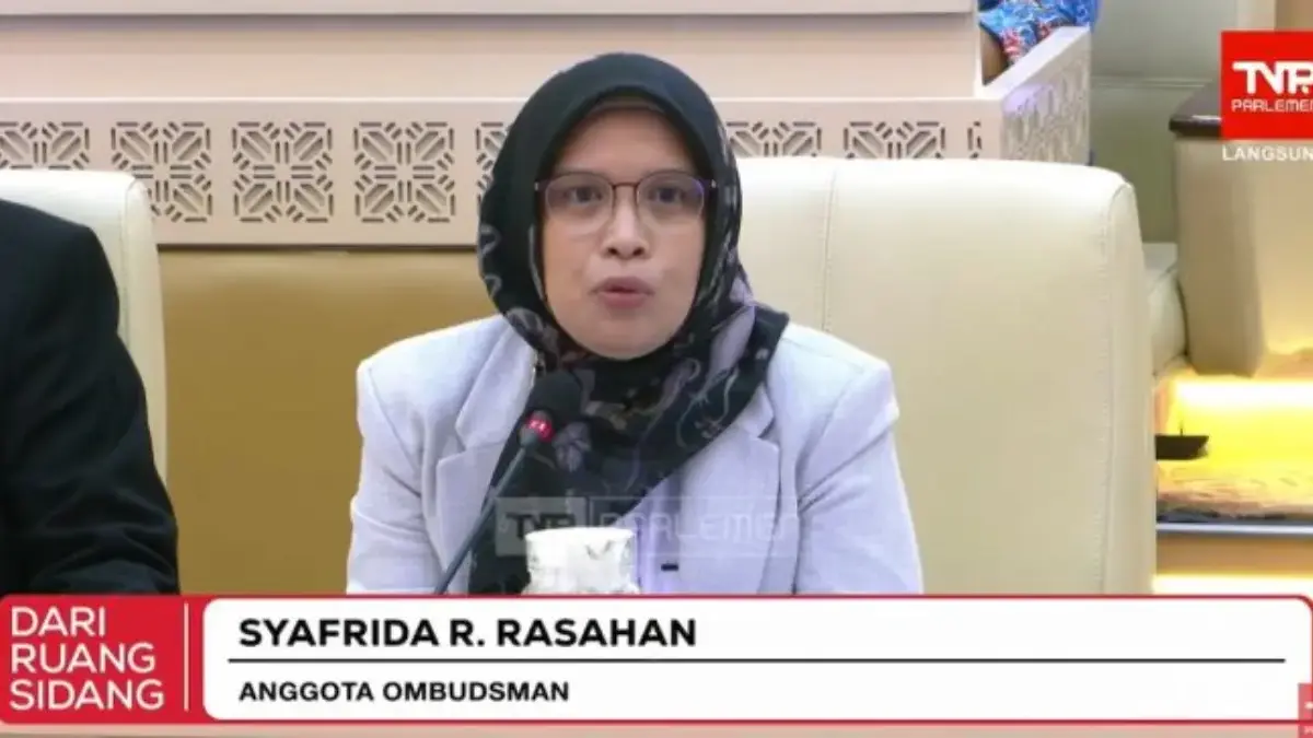 Anggota Ombudsman RI, Syafrida R. Rasahan dalam Rapat Denger Pendapat (RDP) dengan Komisi II DPR, di Kompleks