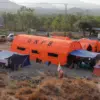 Suasana lokasi pengungsian warga terdampak gempa bumi di Lape, Kecamatan Aesesa, Kabupaten Nagekeo, NTT, Jumat