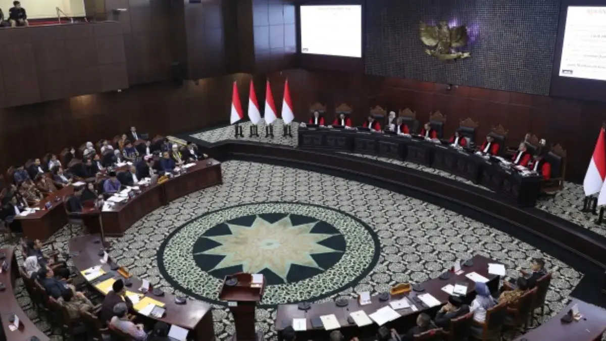 Hakim Konstitusi Saldi Isra Minta KPU Serahkan Risalah Pembahasan PKPU 20/2023 di Sidang Ijazah Gibran Suasana Sidang pemeriksaan Pendahuluan permohonan Perselisihan Hasil Pemilihan Umum, Senin (21/09) di Ruang Si