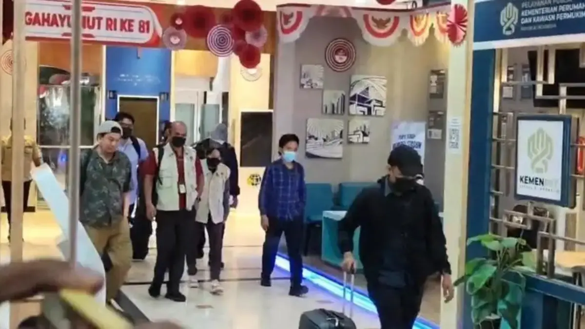 Barang bukti yang diangkut penyidik KPK usai penggeledahan di Kantor Kementerian ATR/BPN terkait kasus dugaan