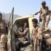 Militan Houthi dalam sebuah kendaraan militer usai menguasai kota pelabuhan Mokha, Yaman. Foto dirilis ke medi
