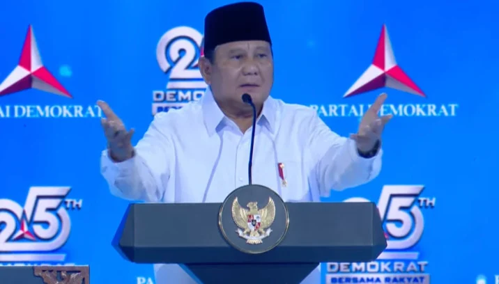 Presiden Republik Indonesia Prabowo Subianto memberi sambutan pada acara Perayaan HUT ke-25 Partai Demokrat, R