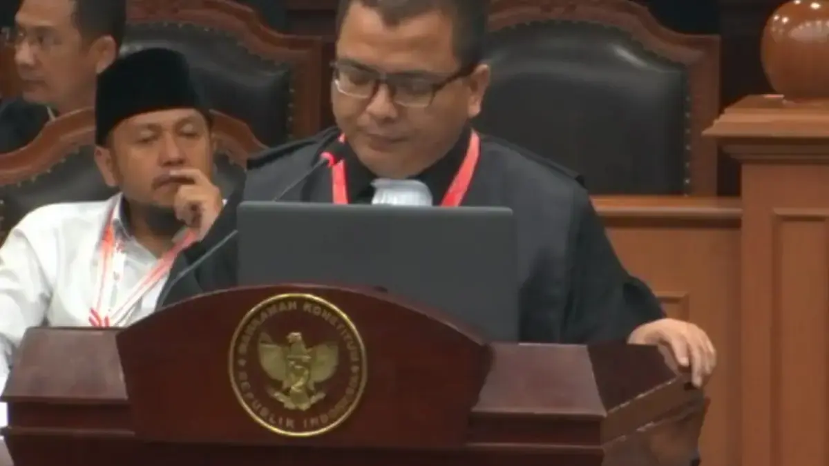 Denny Indrayana Duga Ada Dissenting Opinion di Putusan Mahkamah Konstitusi Soal Ijazah Gibran