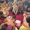 Tolak Geothermal Gunung Ciremai, Ratusan Massa Geruduk Pendopo Bupati Kuningan Bawa 6 Tuntutan