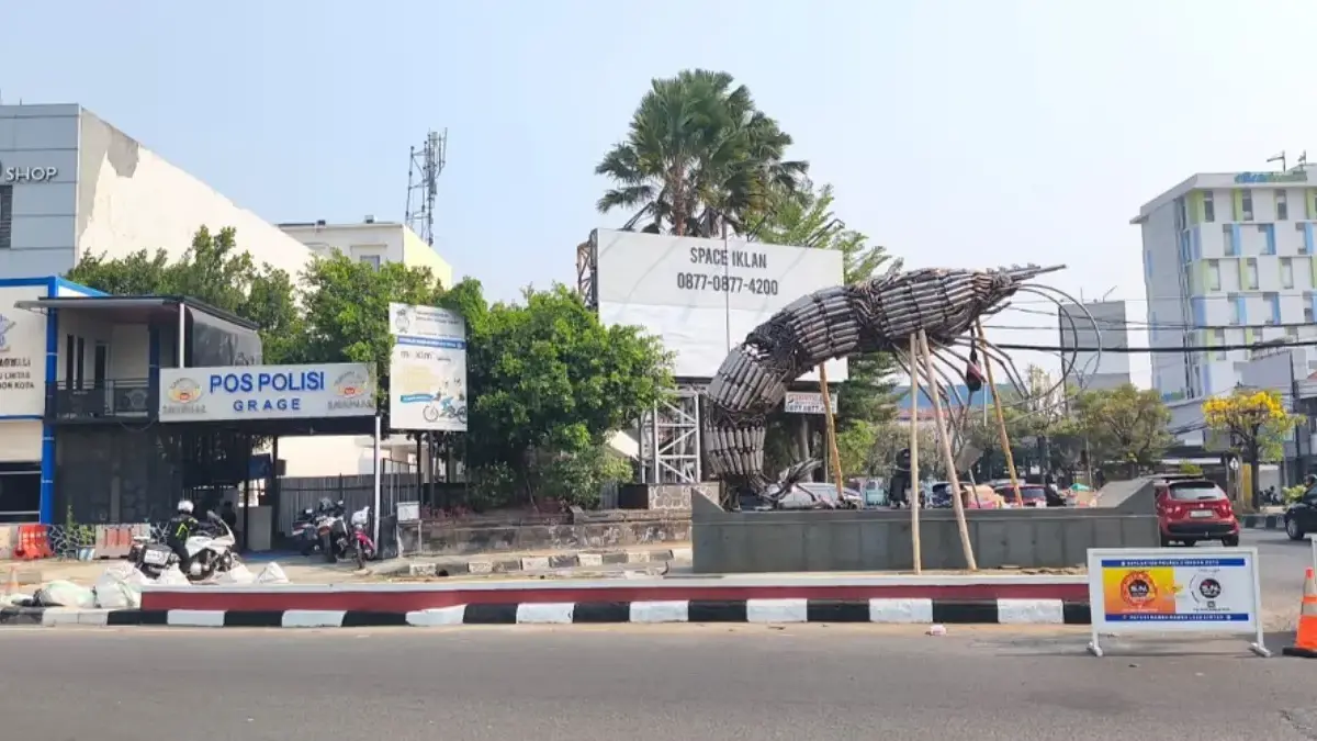 700 Knalpot Brong Sitaan Polres Cirebon Kota Disulap Jadi Monumen Seni Patung Udang