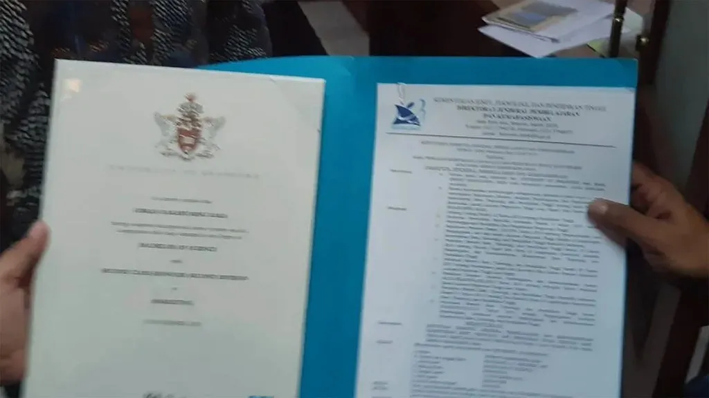 Ijazah atas nama Wali Kota Surakarta sekaligus cawapres Gibran Rakabuming Raka saat ditunjukkan di Kota Suraka