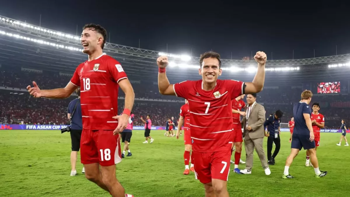 Sebelas Meter Tiga Puluh Lima Tahun Sebelas Meter Tiga Puluh Lima Tahun
